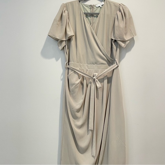 Ivy City Co midi faux wrap sage green dress - Picture 3 of 10